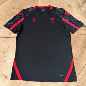 Macron Men's S Wales Welsh Cymru Black & Red Rugby Jersey Training Shirt